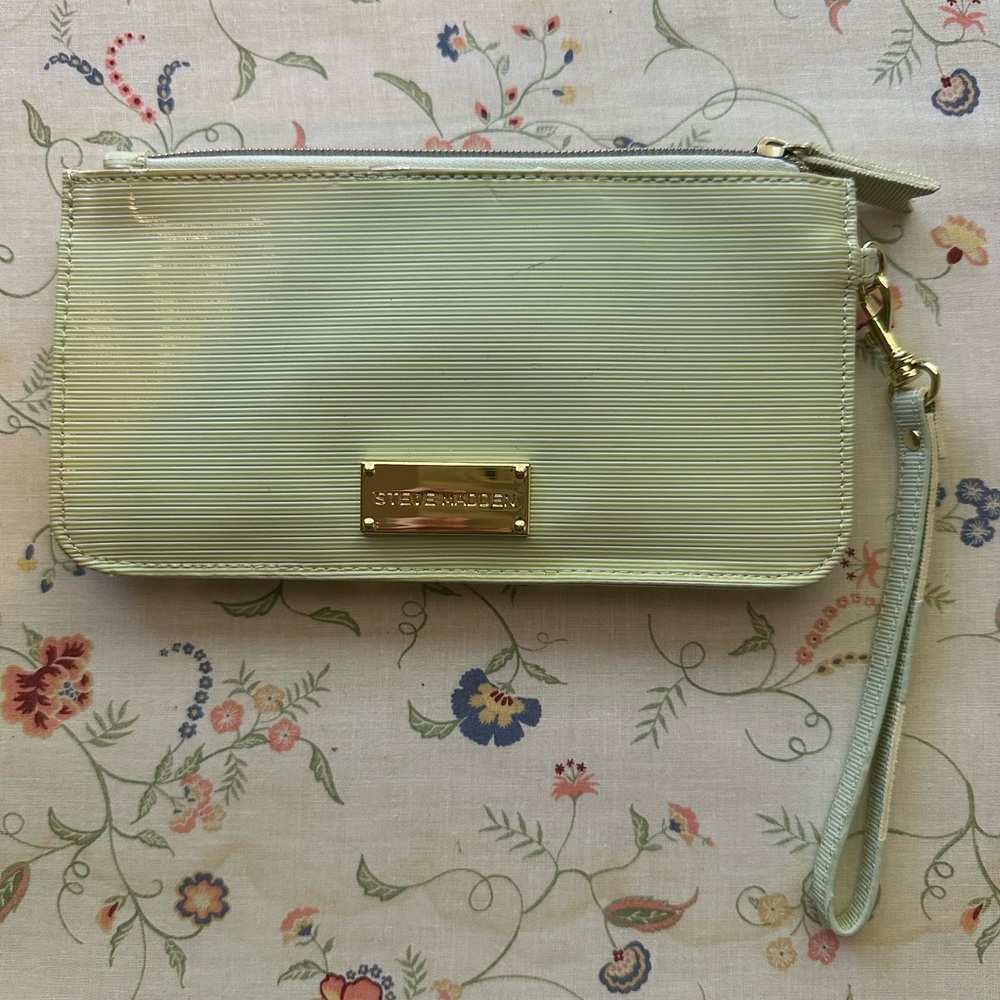Steve Madden Shiny Patent Light GreenGold Clutch Wallet Wristlet Ribbed Textured